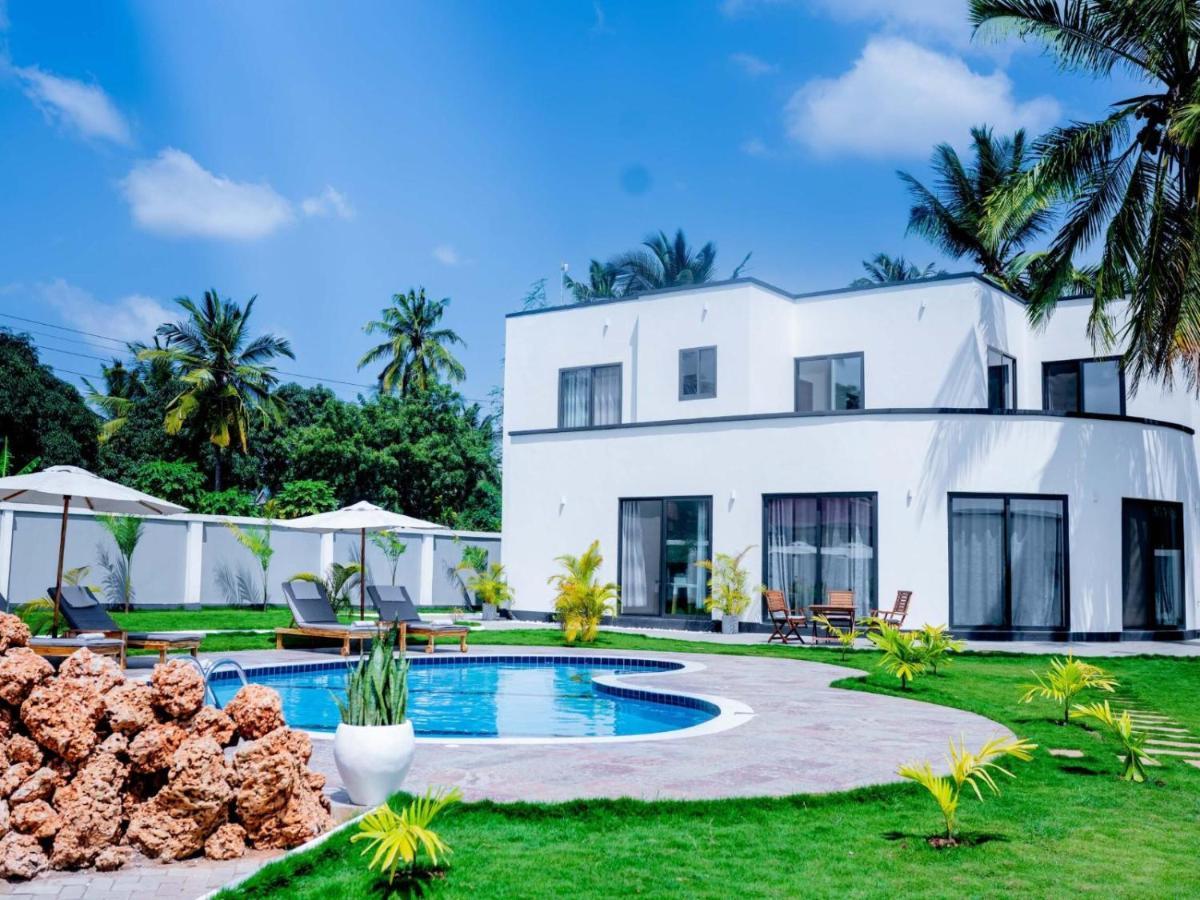 Homeland Bro Dar es Salaam Bagian luar foto